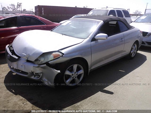 4T1FA38P96U067333 - 2006 TOYOTA CAMRY SOLARA SE/SLE ვერცხლისფერი ფოტო 2