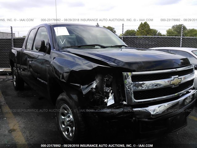 2GCEC19C971595560 - 2007 CHEVROLET SILVERADO C1500 BLACK photo 1