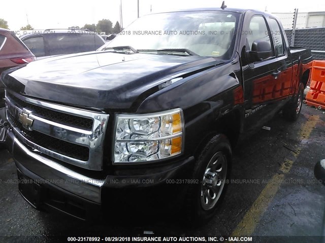 2GCEC19C971595560 - 2007 CHEVROLET SILVERADO C1500 BLACK photo 2