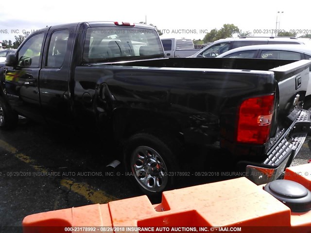 2GCEC19C971595560 - 2007 CHEVROLET SILVERADO C1500 BLACK photo 3