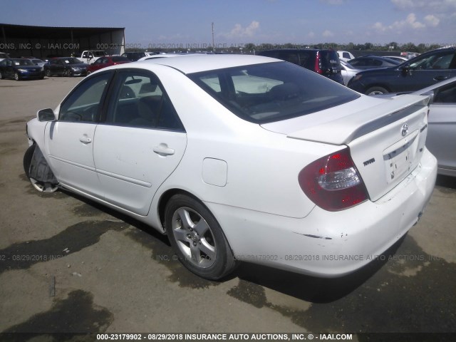 4T1BF32K72U017733 - 2002 TOYOTA CAMRY LE/XLE/SE WHITE photo 3