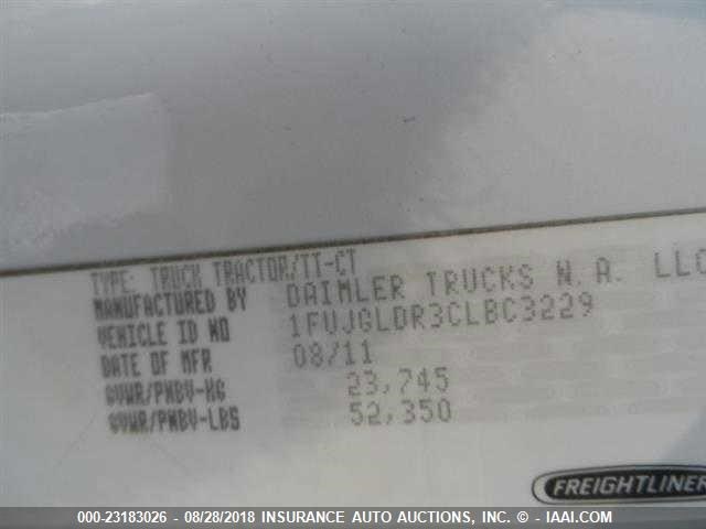 1FUJGLDR3CLBC3229 - 2012 FREIGHTLINER CASCADIA 125  WHITE photo 7