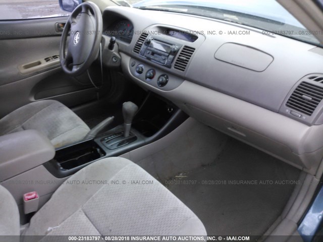 4T1BE32K74U840488 - 2004 TOYOTA CAMRY LE/XLE/SE BLUE photo 5