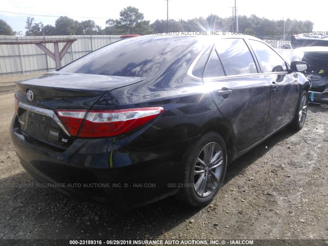 4T1BF1FK4HU338233 - 2017 TOYOTA CAMRY LE/XLE/SE/XSE BLACK photo 4