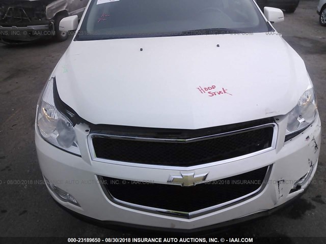 1GNKRGED6CJ402226 - 2012 CHEVROLET TRAVERSE LT WHITE photo 10