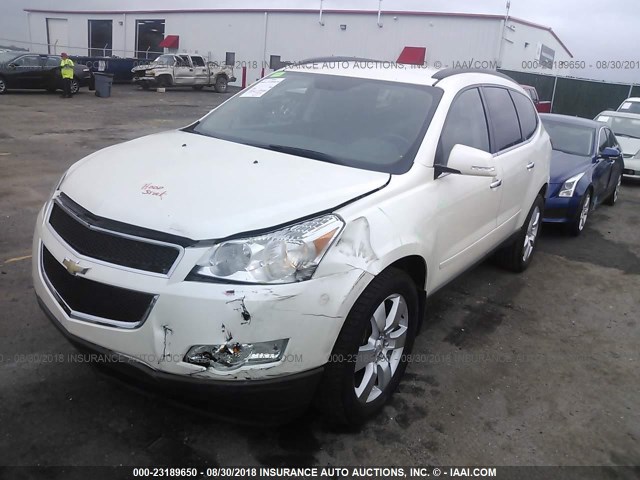 1GNKRGED6CJ402226 - 2012 CHEVROLET TRAVERSE LT WHITE photo 2