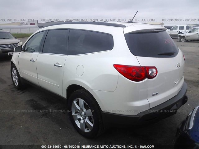 1GNKRGED6CJ402226 - 2012 CHEVROLET TRAVERSE LT WHITE photo 3