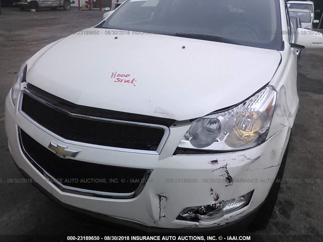 1GNKRGED6CJ402226 - 2012 CHEVROLET TRAVERSE LT WHITE photo 6