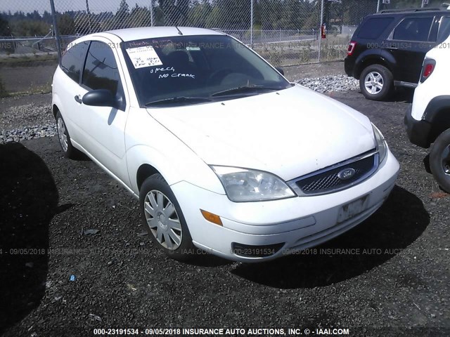 3FAFP31N55R143797 - 2005 FORD FOCUS ZX3 WHITE photo 1