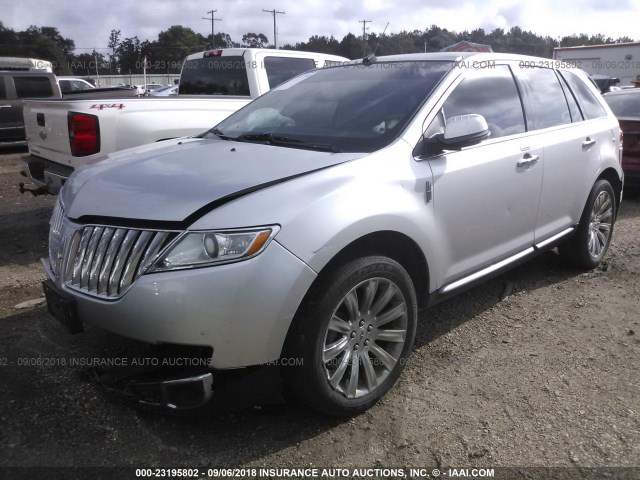 2LMDJ6JK8DBL04523 - 2013 LINCOLN MKX SILVER photo 2