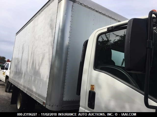 JALE5W16XB7901155 - 2011 ISUZU NQR WHITE photo 1