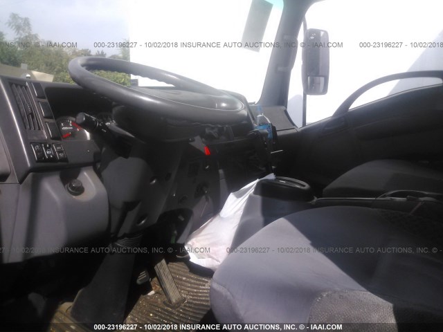 JALE5W16XB7901155 - 2011 ISUZU NQR WHITE photo 5