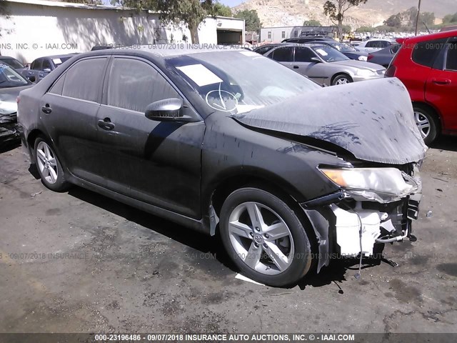 4T1BF1FK1EU804275 - 2014 TOYOTA CAMRY L/SE/LE/XLE შავი ფოტო 1