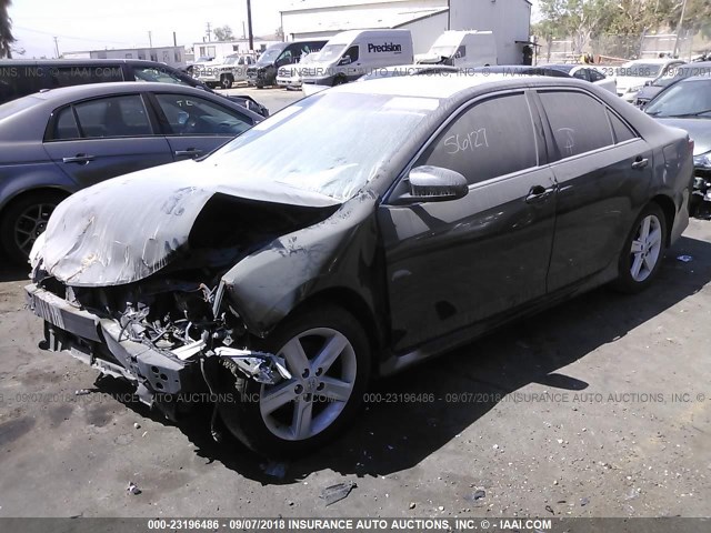 4T1BF1FK1EU804275 - 2014 TOYOTA CAMRY L/SE/LE/XLE შავი ფოტო 2