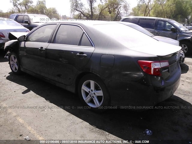4T1BF1FK1EU804275 - 2014 TOYOTA CAMRY L/SE/LE/XLE შავი ფოტო 3