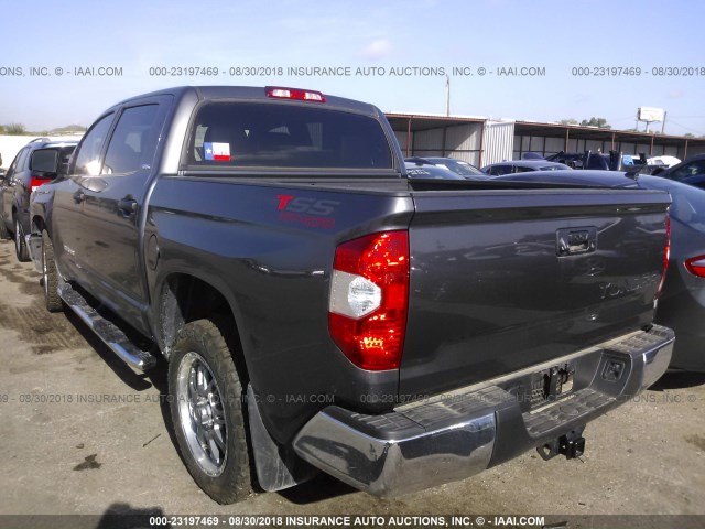 5TFEM5F1XJX126396 - 2018 TOYOTA TUNDRA CREWMAX SR5 GRAY photo 3