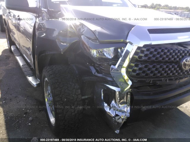 5TFEM5F1XJX126396 - 2018 TOYOTA TUNDRA CREWMAX SR5 GRAY photo 6