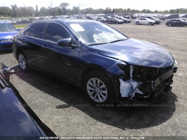 4T1BF1FK5HU624902 - 2017 TOYOTA CAMRY LE/XLE/SE/XSE Dark Blue photo 1