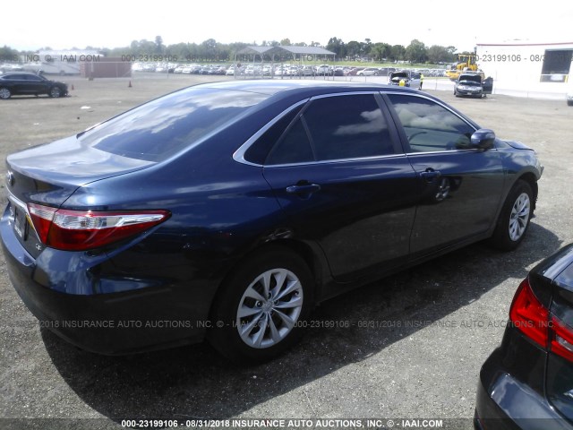 4T1BF1FK5HU624902 - 2017 TOYOTA CAMRY LE/XLE/SE/XSE Dark Blue photo 4