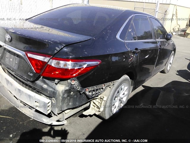 4T4BF1FK0FR502032 - 2015 TOYOTA CAMRY LE/XLE/SE/XSE BLACK photo 4