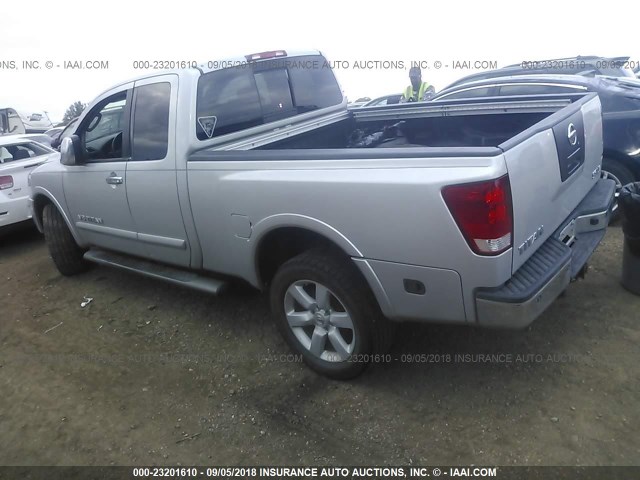 1N6AA06C68N340896 - 2008 NISSAN TITAN XE/SE/LE/PRO-4X SILVER photo 3