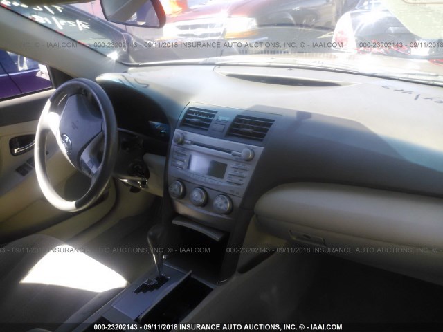 4T1BF3EK8BU593505 - 2011 TOYOTA CAMRY SE/LE/XLE 米色 照片 5