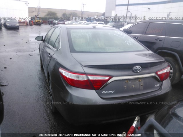 4T1BF1FK9FU062385 - 2015 TOYOTA CAMRY LE/XLE/SE/XSE TAN photo 3