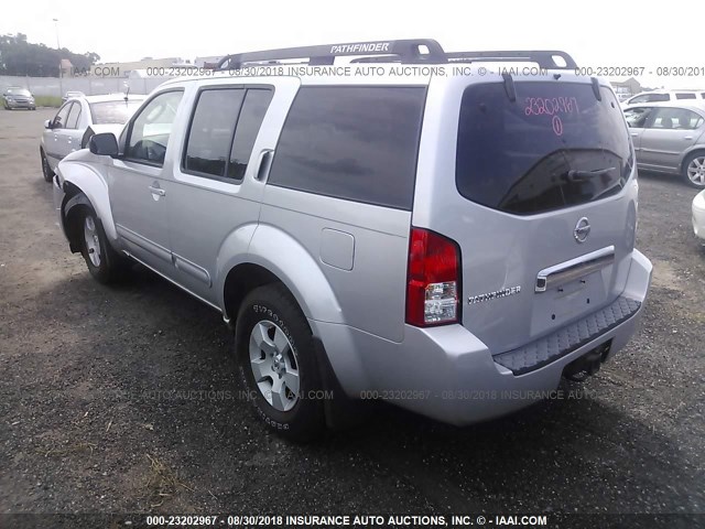 5N1AR18U56C604668 - 2006 NISSAN PATHFINDER LE/SE/XE SILVER photo 3