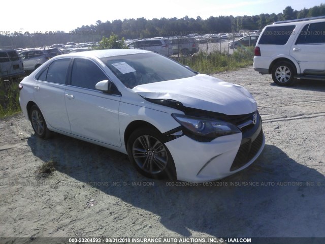 4T1BF1FKXGU119176 - 2016 TOYOTA CAMRY LE/XLE/SE/XSE WHITE photo 1