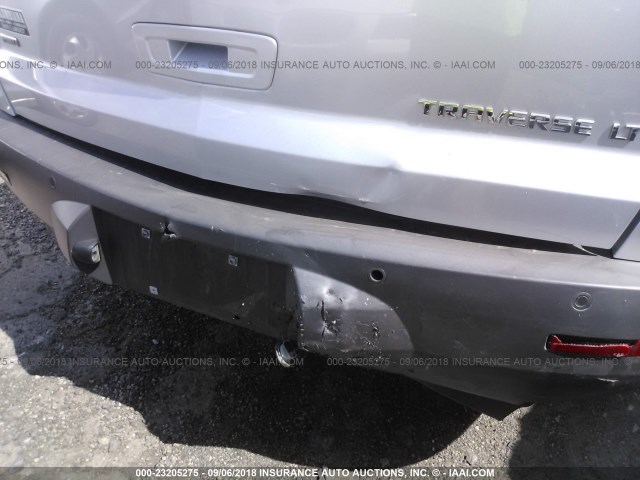 1GNLVFED8AJ244334 - 2010 CHEVROLET TRAVERSE LT SILVER photo 6