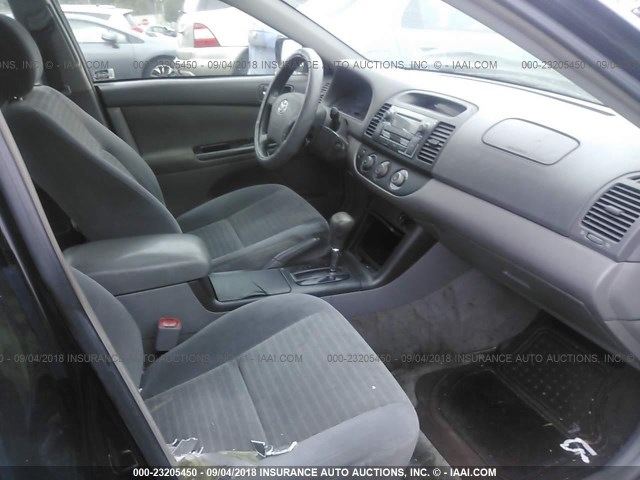 4T1BE30K45U604823 - 2005 TOYOTA CAMRY LE/XLE/SE BLACK photo 5