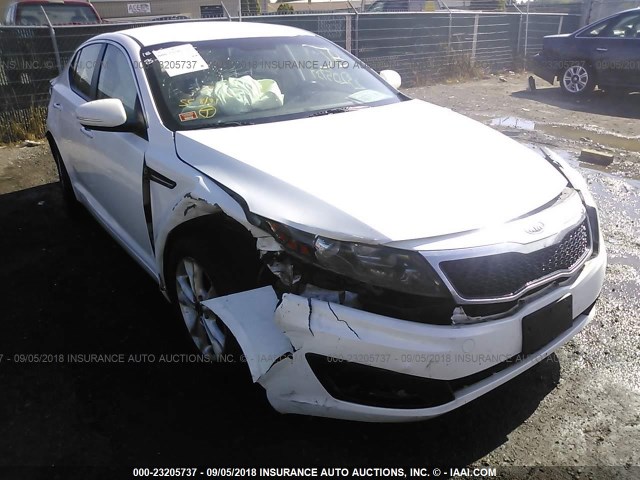 KNAGN4A70B5076694 - 2011 KIA OPTIMA EX/SX WHITE photo 6