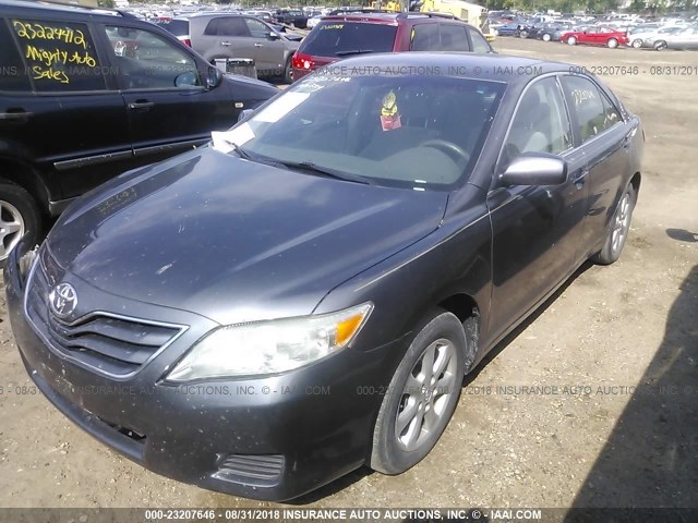 4T4BF3EK7BR189522 - 2011 TOYOTA CAMRY SE/LE/XLE GRAY photo 2