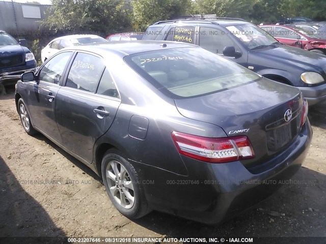 4T4BF3EK7BR189522 - 2011 TOYOTA CAMRY SE/LE/XLE GRAY photo 3