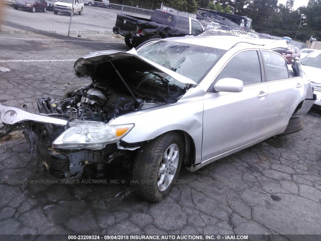 4T1BF3EK0BU708369 - 2011 TOYOTA CAMRY SE/LE/XLE 银色 照片 2