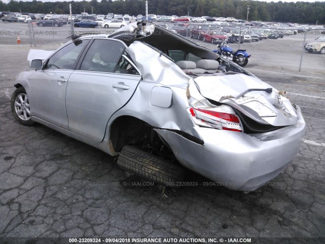 4T1BF3EK0BU708369 - 2011 TOYOTA CAMRY SE/LE/XLE 银色 照片 3