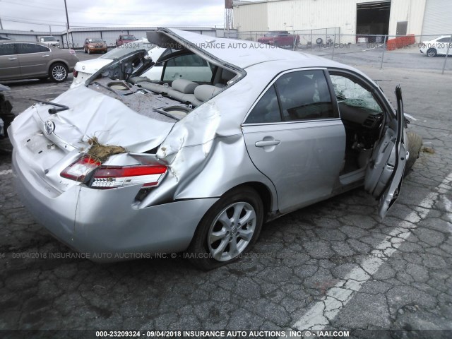 4T1BF3EK0BU708369 - 2011 TOYOTA CAMRY SE/LE/XLE 银色 照片 4