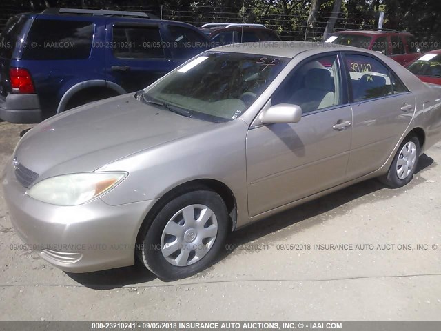 4T1BE32K32U616583 - 2002 TOYOTA CAMRY LE/XLE/SE BEIGE photo 2