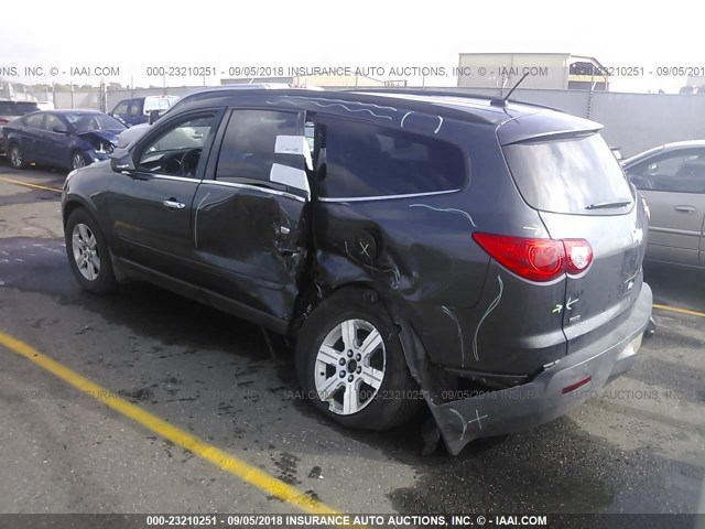 1GNKVGED6BJ128231 - 2011 CHEVROLET TRAVERSE LT GRAY photo 3