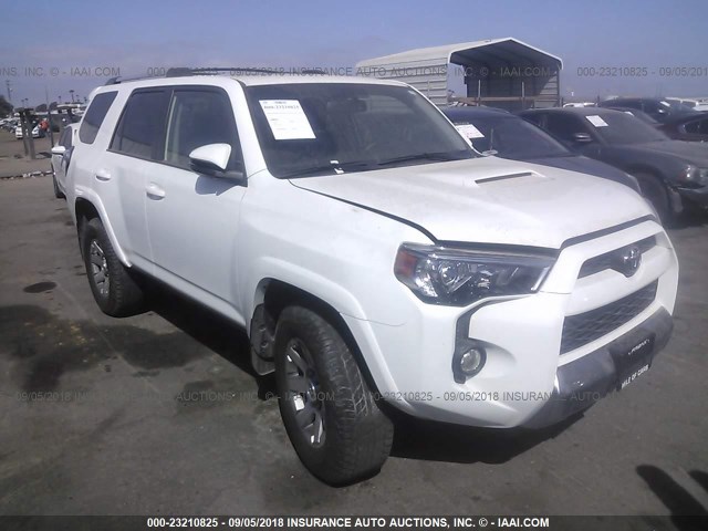 JTEBU5JRXG5379265 - 2016 TOYOTA 4RUNNER SR5 PREM/LTDL/TRAIL/TRD WHITE photo 1