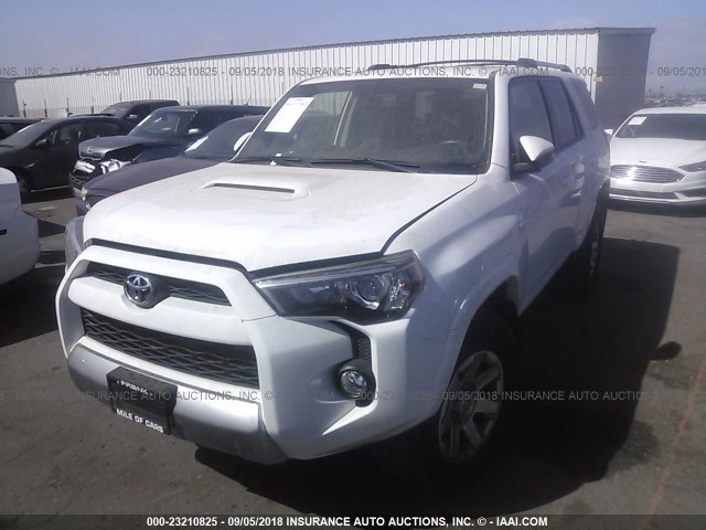 JTEBU5JRXG5379265 - 2016 TOYOTA 4RUNNER SR5 PREM/LTDL/TRAIL/TRD WHITE photo 2