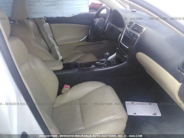 JTHBK262282073263 - 2008 LEXUS IS 250 WHITE photo 5