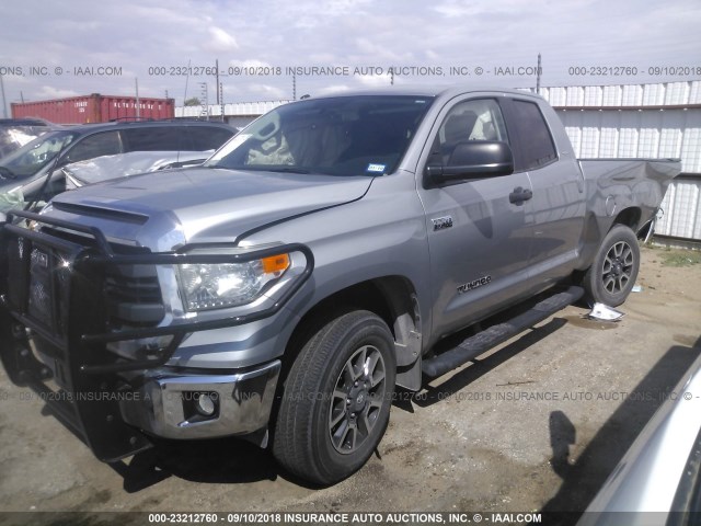 5TFUW5F16FX461040 - 2015 TOYOTA TUNDRA DOUBLE CAB SR/SR5 SILVER photo 2