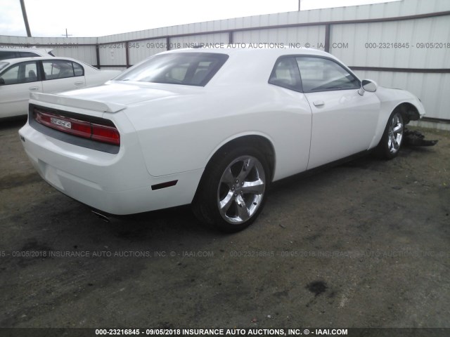 2C3CDYAGXDH610828 - 2013 DODGE CHALLENGER SXT WHITE photo 4