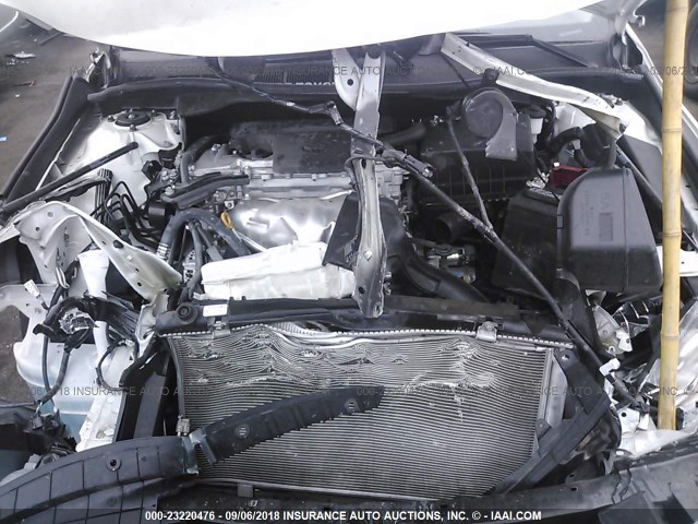4T1BF1FK7HU454705 - 2017 TOYOTA CAMRY LE/XLE/SE/XSE WHITE photo 10
