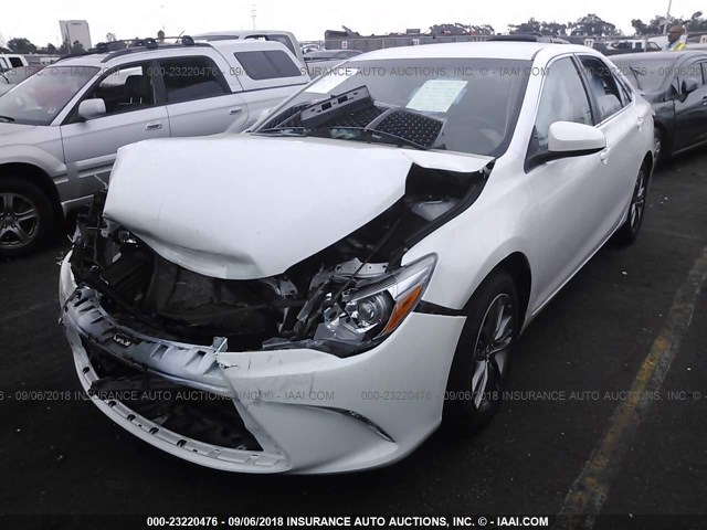 4T1BF1FK7HU454705 - 2017 TOYOTA CAMRY LE/XLE/SE/XSE WHITE photo 2