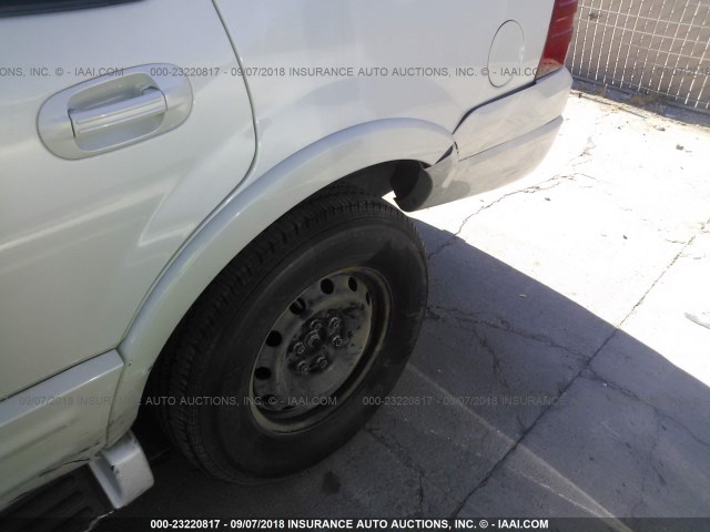 1FMFU20546LA22639 - 2006 FORD EXPEDITION LIMITED WHITE photo 6