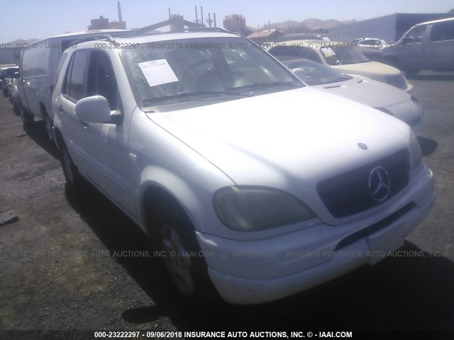 4JGAB54EX1A241914 - 2001 MERCEDES-BENZ ML 320 WHITE photo 1