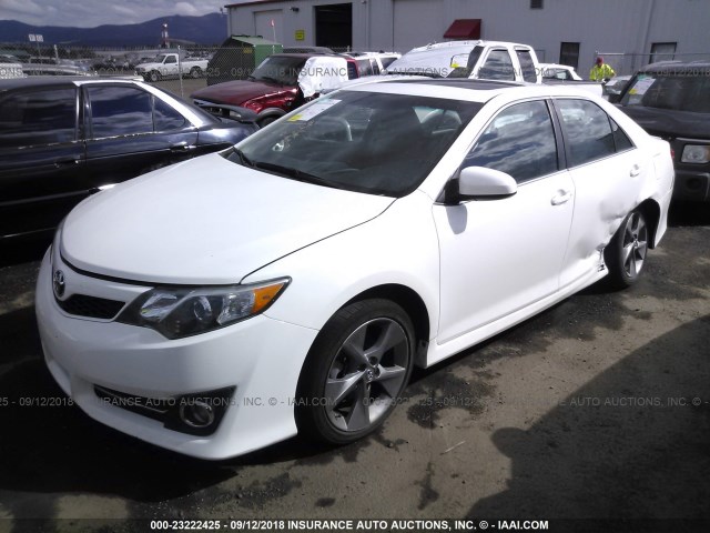 4T1BF1FK3EU770596 - 2014 TOYOTA CAMRY L/SE/LE/XLE 白色 照片 2