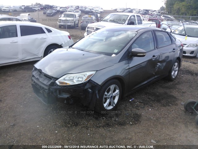 1FADP3F26EL177428 - 2014 FORD FOCUS SE GRAY photo 2